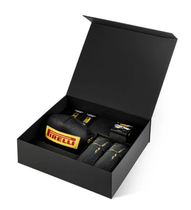 Set Pirelli P Zero Race 150° Anniversaire 2022 3 Set Pirelli P Zero Race 150° Anniversaire 2022